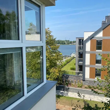 Nad Jeziorem Apartment *